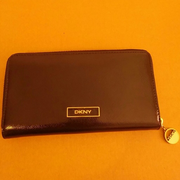 Wallet - Picture 1 of 9